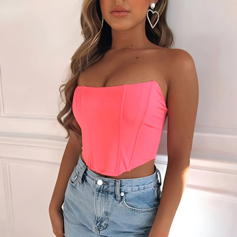 Model wearing Makena Top – fitted summer crop shirt for women in a sexy club style by Vespera The Label.